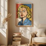 Oturma odasında pop art kadın tablosu